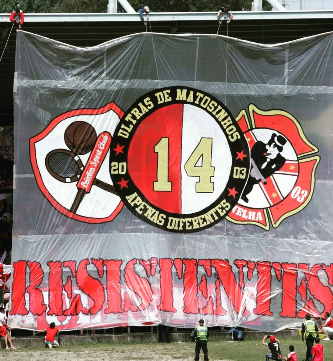 Tifo dos Ultras de Matosinhos dedicado aos adeptos resistentes